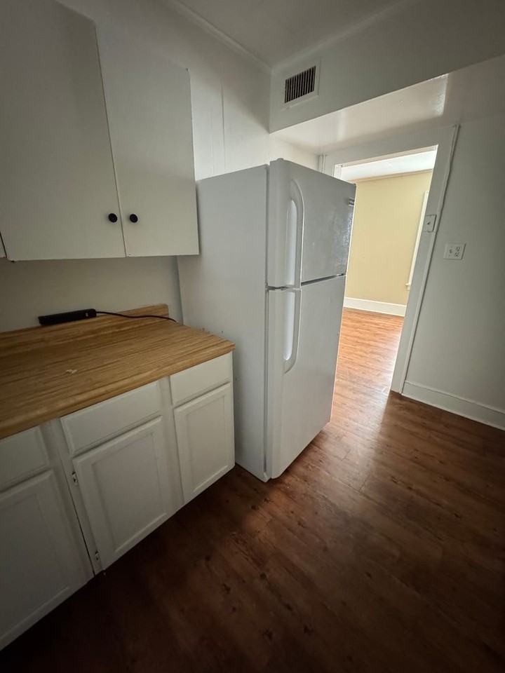 830 Wilkinson St - Photo 5 of 9