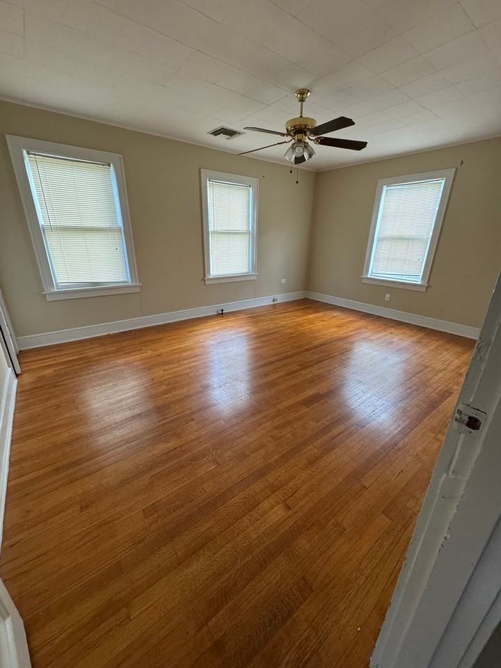 830 Wilkinson St - Photo 6 of 9