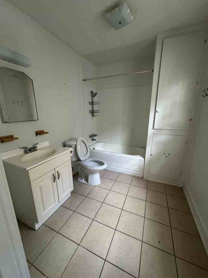 830 Wilkinson St - Photo 7 of 9