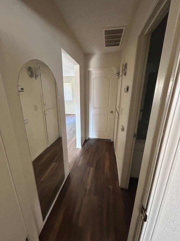 93 E Hazelwood Ln #B - Photo 3 of 16