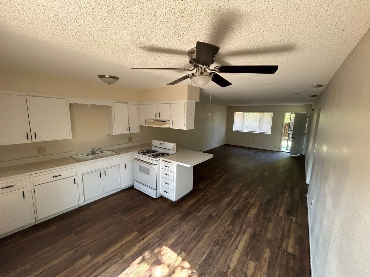 93 E Hazelwood Ln #B - Photo 4 of 16