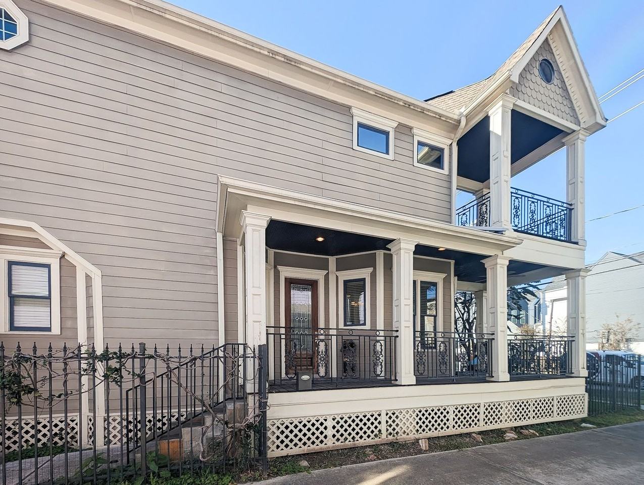 1126 W 17th St #B - Photo 2 of 27