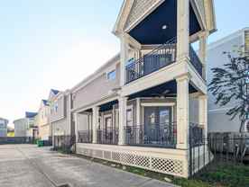 1126 W 17th St #B - Photo 1 of 1