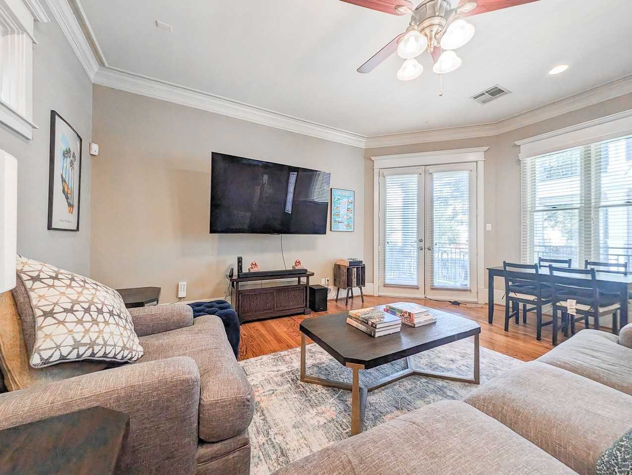 1126 W 17th St #B - Photo 6 of 27