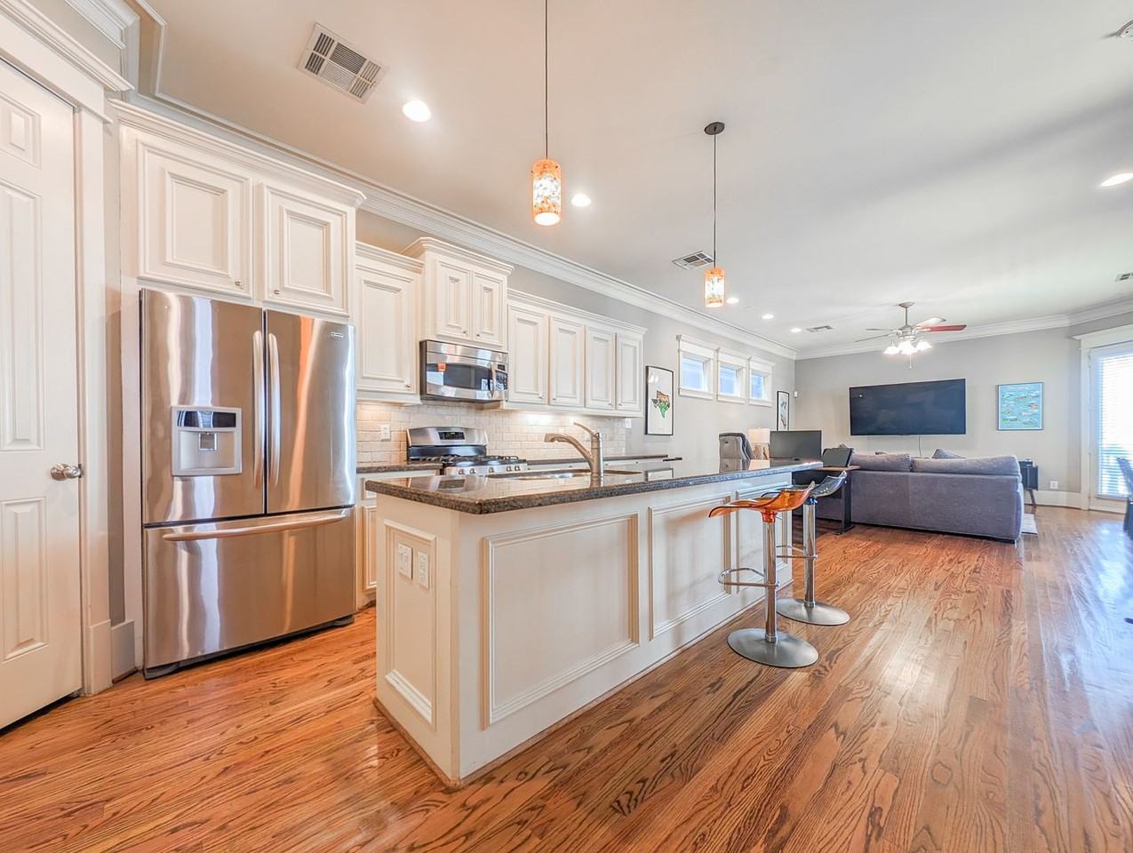 1126 W 17th St #B - Photo 7 of 27