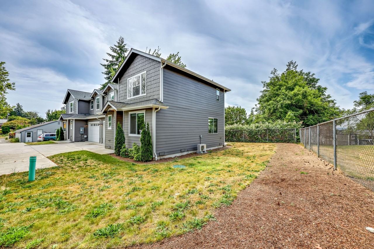 2749 Callahan Dr - Photo 3 of 16