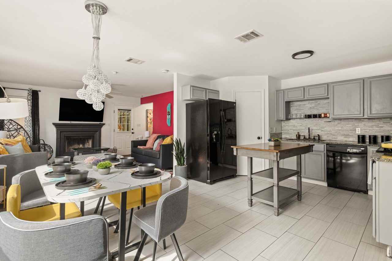 1562 Parkfield Cir - Photo 2 of 17