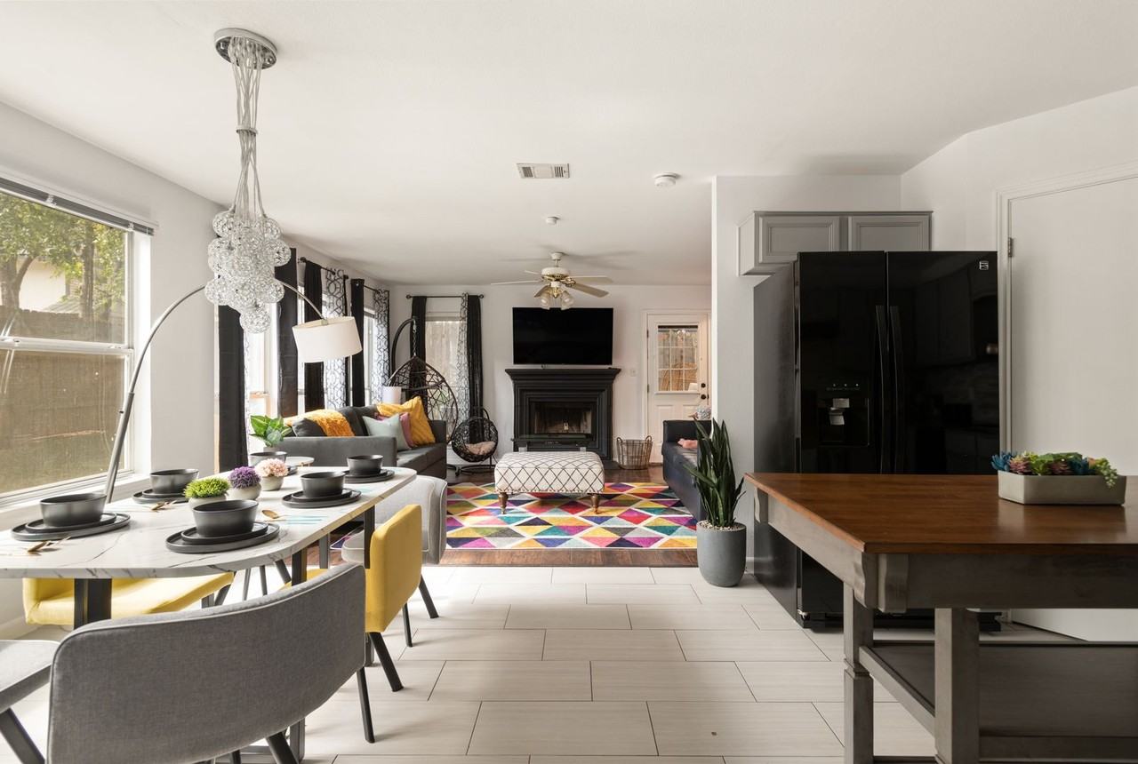 1562 Parkfield Cir - Photo 3 of 17