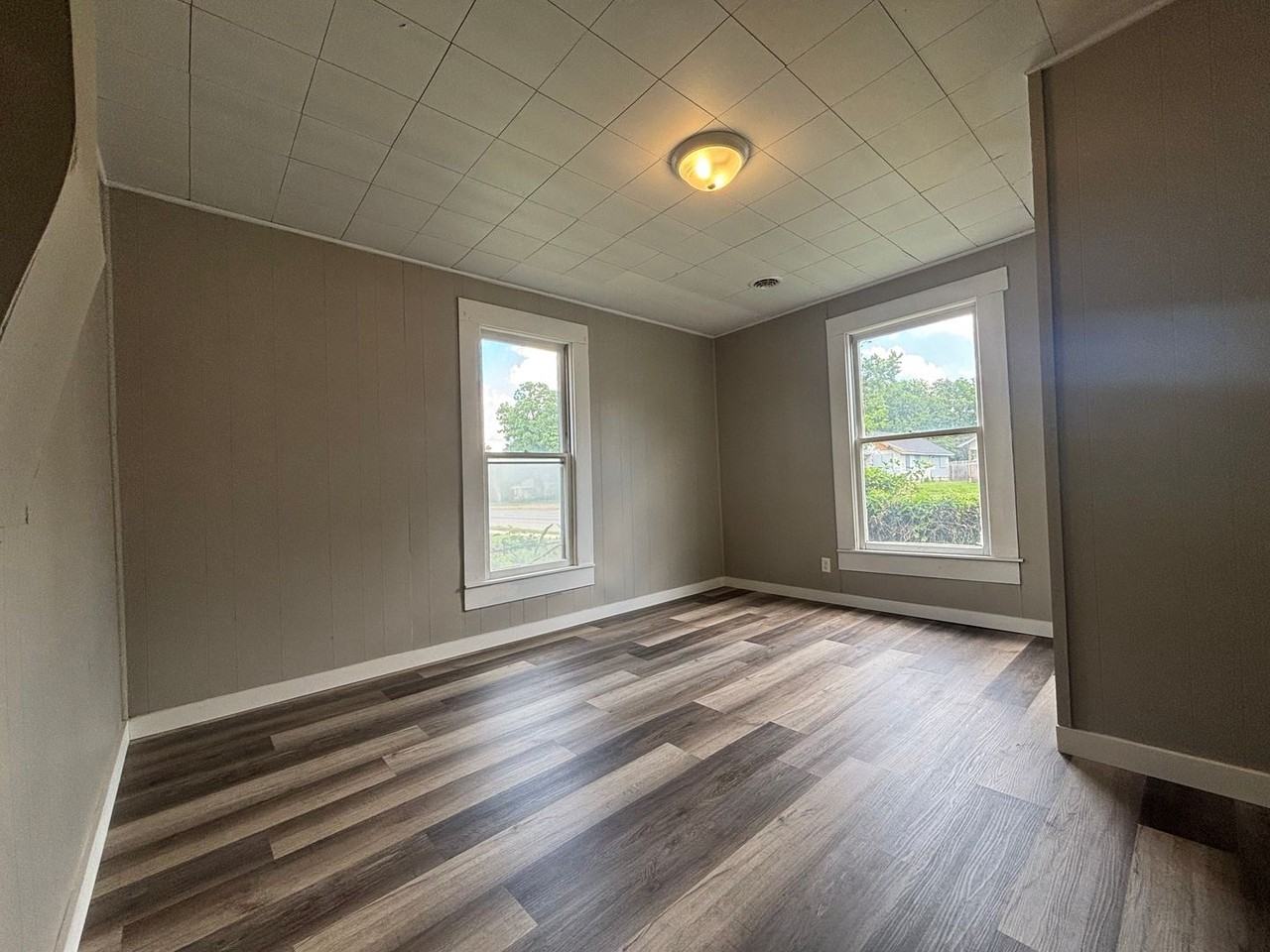 805 N Kansas Expy - Photo 3 of 12