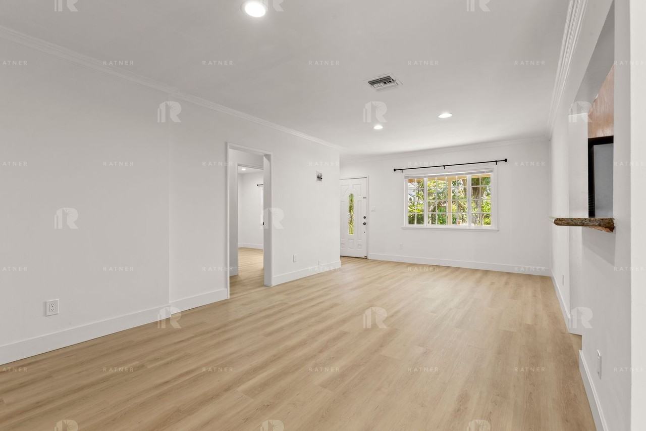 17431 Cohasset St - Photo 2 of 14