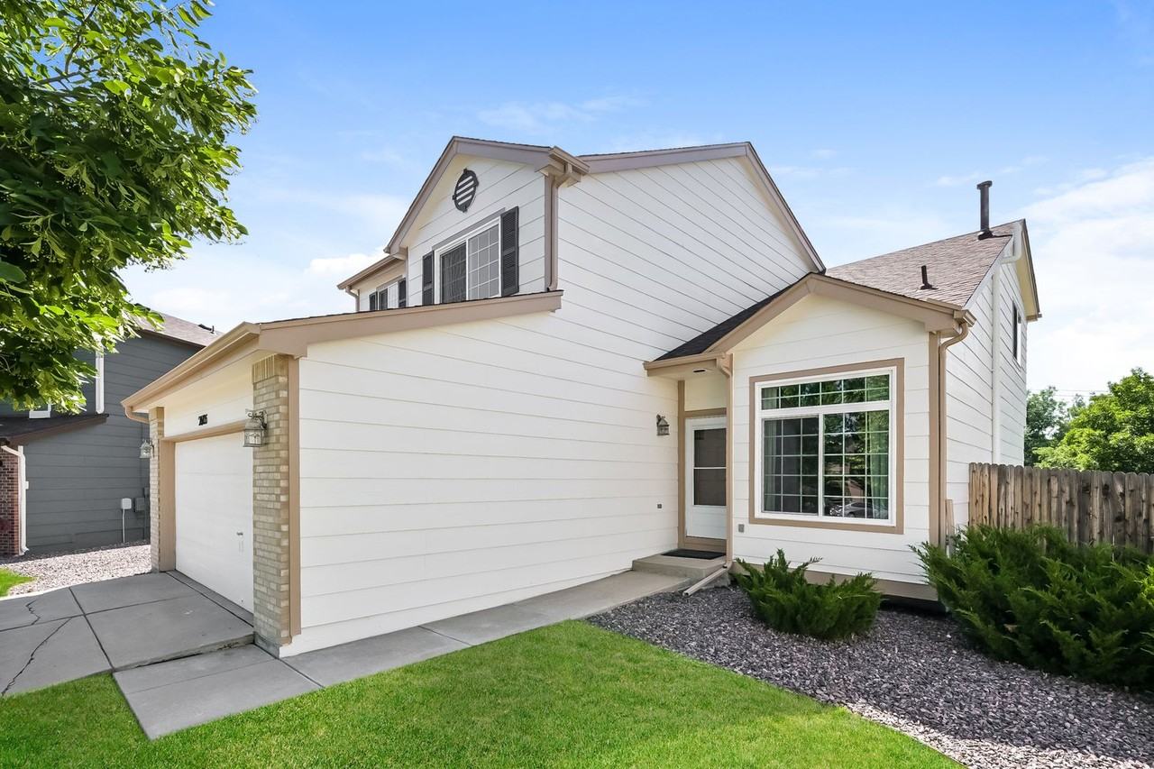 20105 E Williamette Ln - Photo 2 of 30