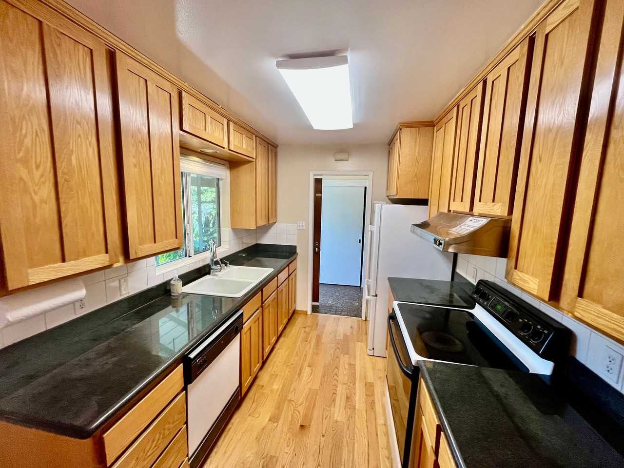 1078 Cuesta Dr - Photo 3 of 17