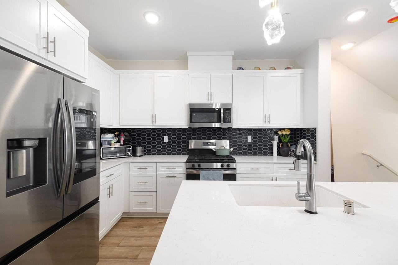 5355 Seacliff Pl #55 - Photo 3 of 21