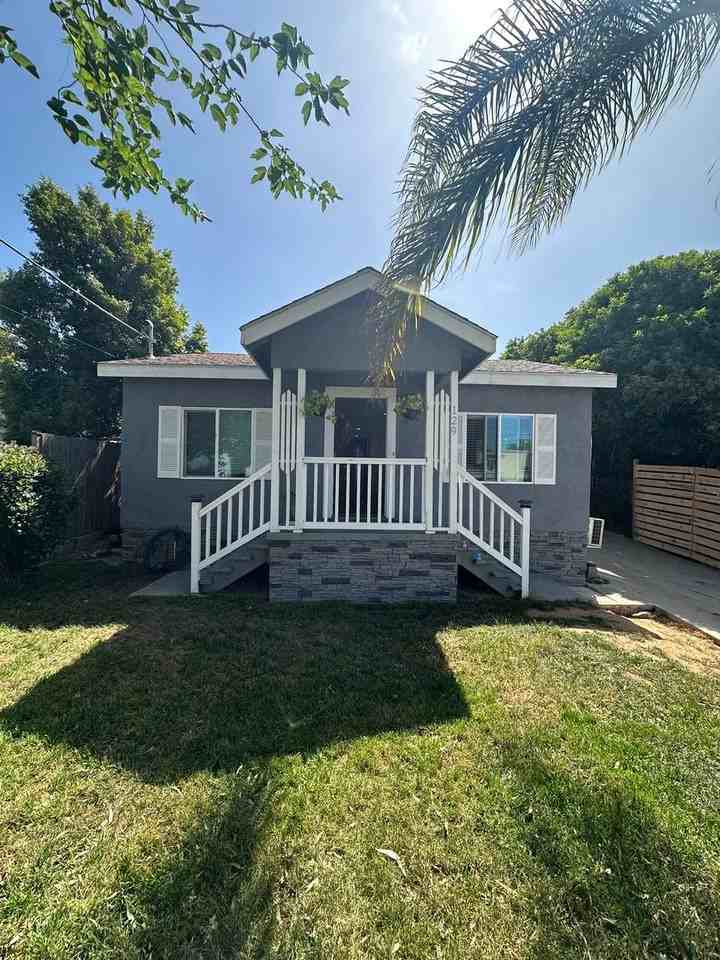 129 Norton Ave - Photo 2 of 48