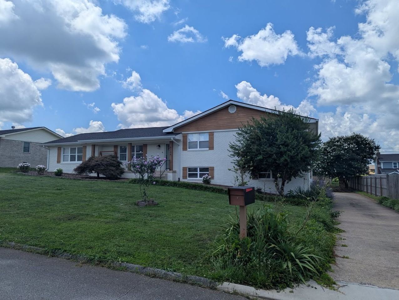 8134 Holly Crest Dr - Photo 3 of 26