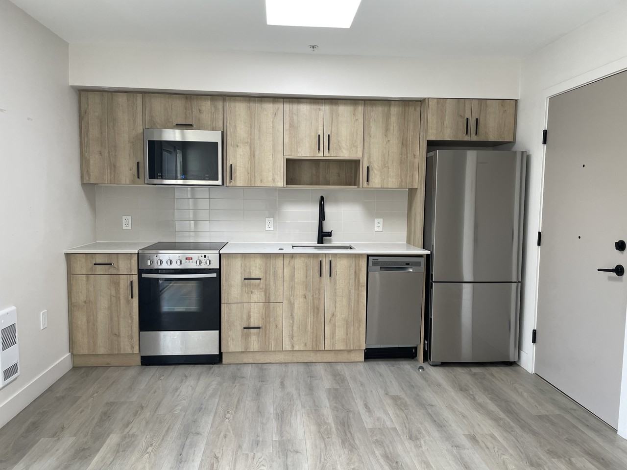 944 8th Ave E #403