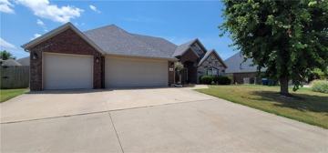 featured image of 2305 Sw Chinquapin Ave