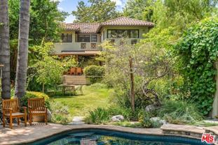 2000 N Hobart Blvd - Photo 1 of 1