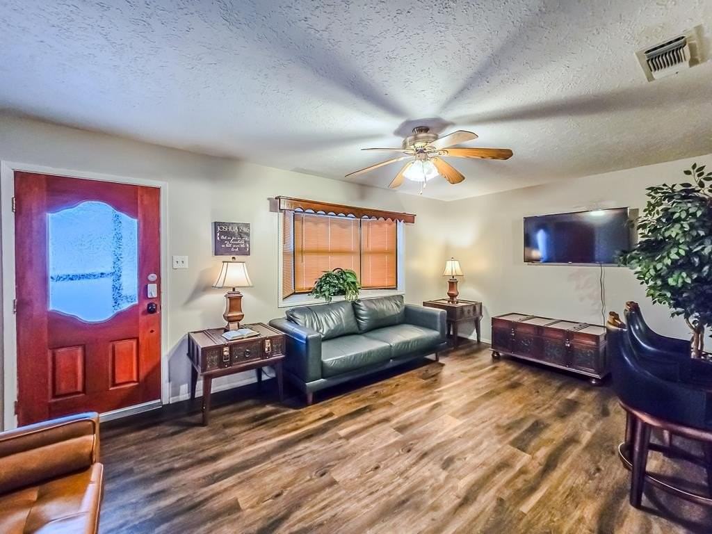 2461 Ralph Dr - Photo 4 of 28