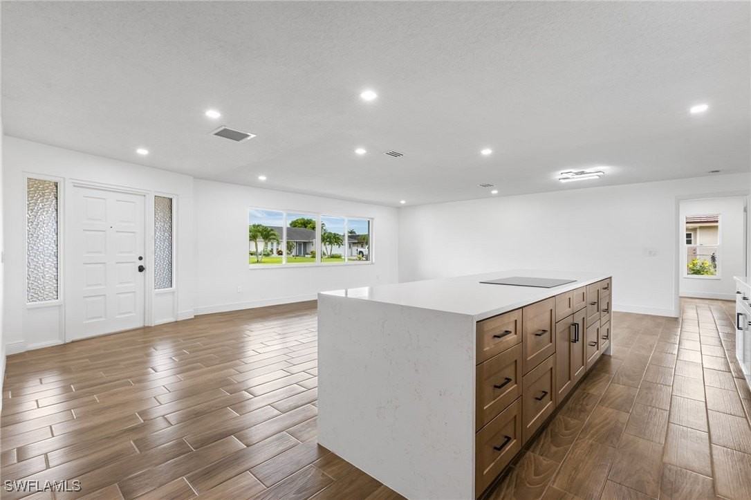 1041 N Waterway Dr - Photo 4 of 47