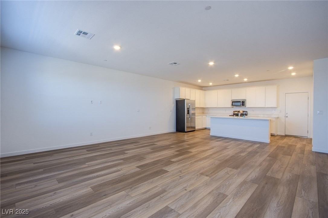 252 Walsh Peak Ave - Photo 3 of 29