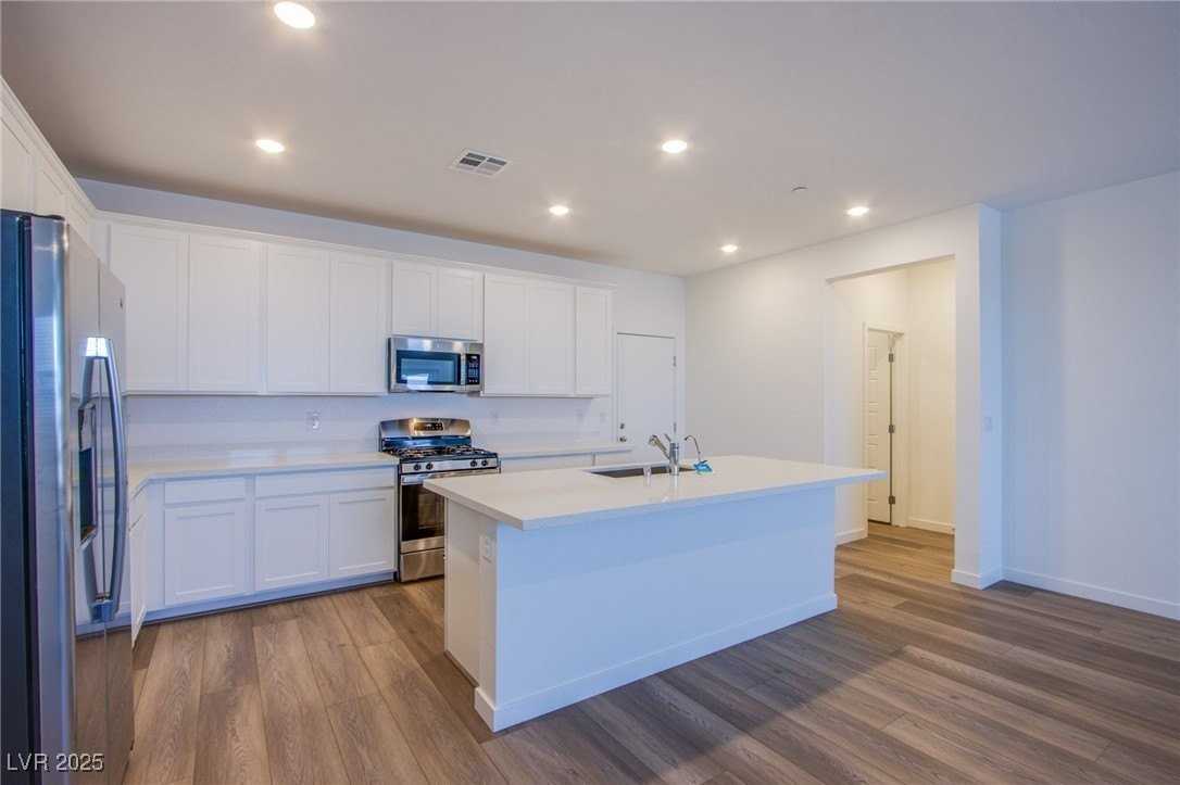 252 Walsh Peak Ave - Photo 5 of 29