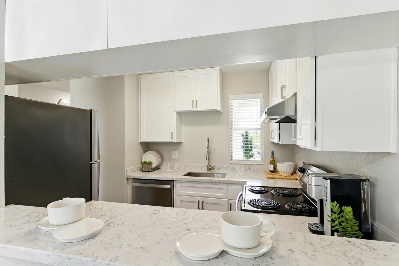 The Grove Luxury Apartments - Photo 6 of 49