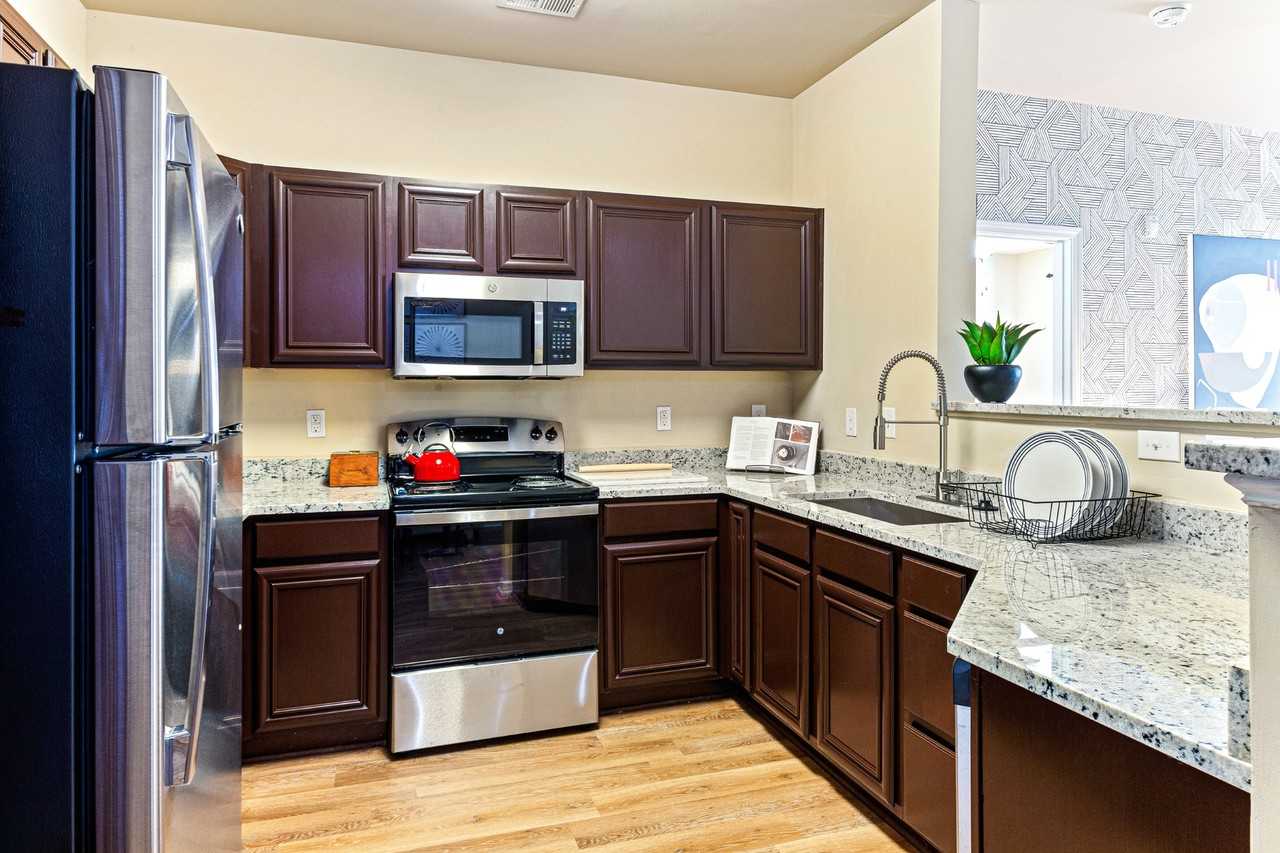 Enclave at Pamalee Square - Photo 5 of 43