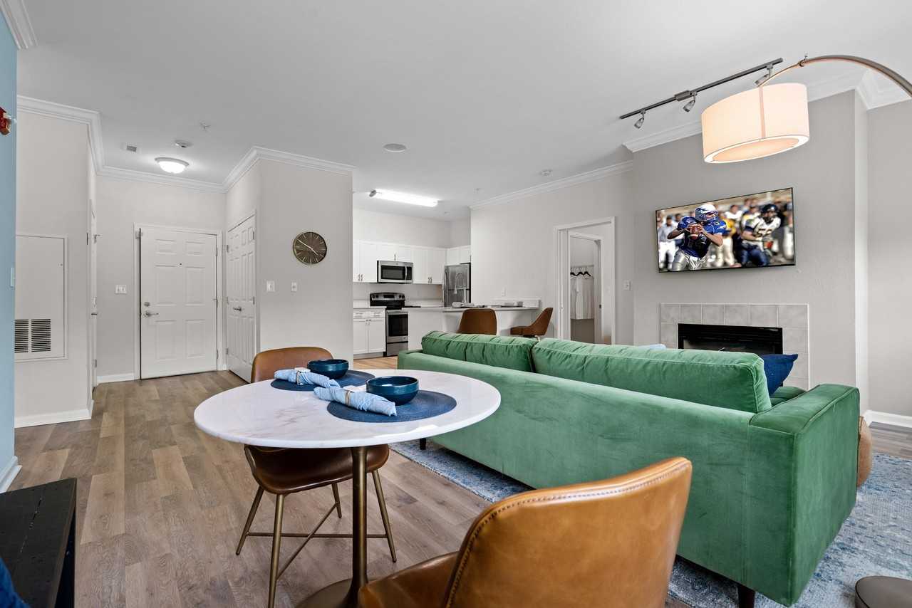 Charles At Bellingham - Photo 5 of 33