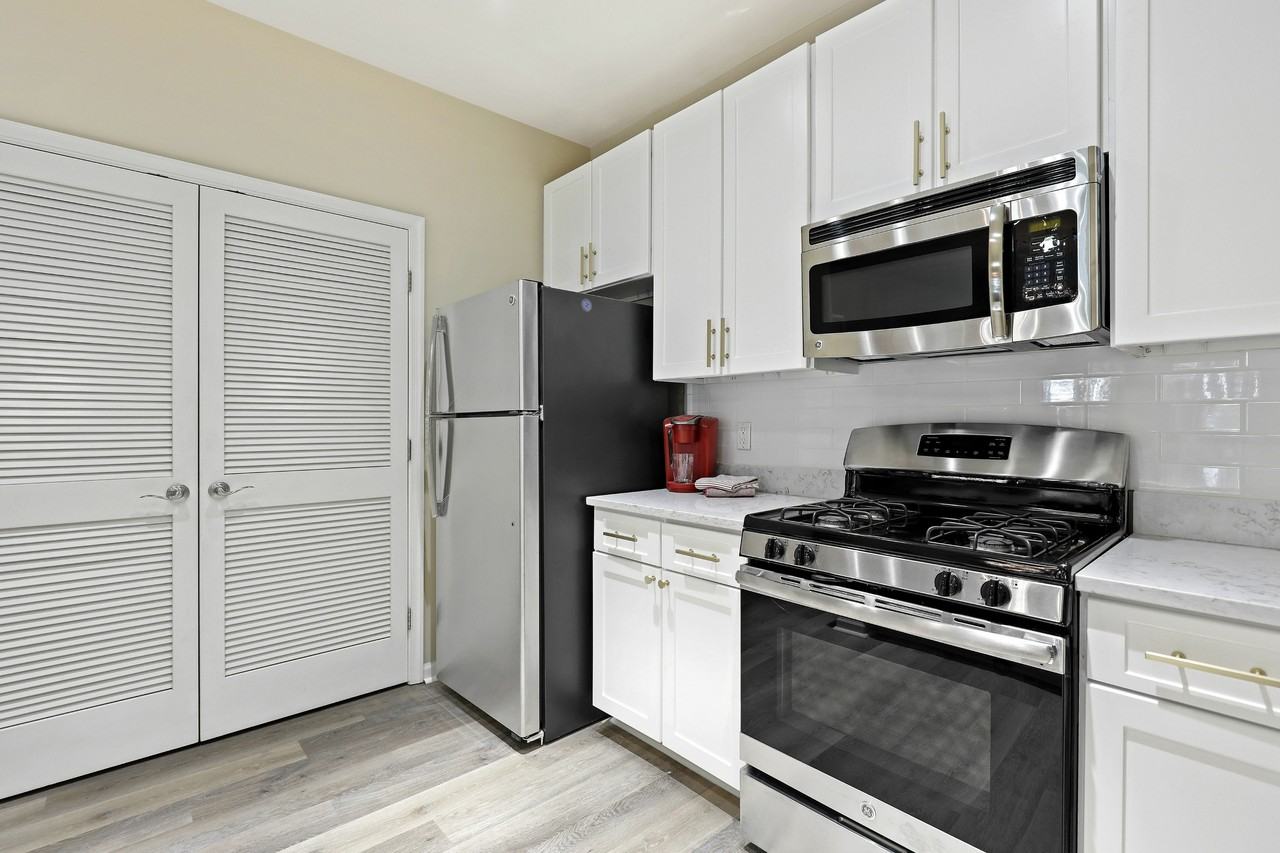 Belmont Station - Photo 5 of 50