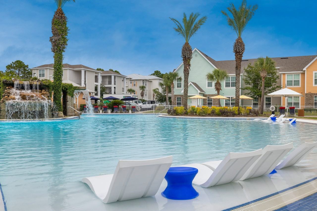 Edgewater Crossings - Photo 3 of 44