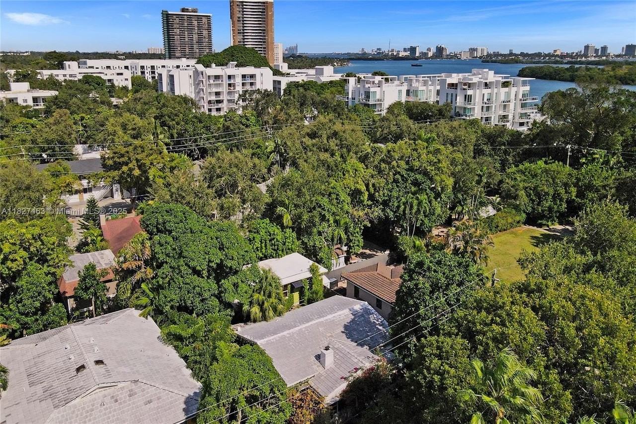 669 Northeast 60th Street - Photo 4 of 50