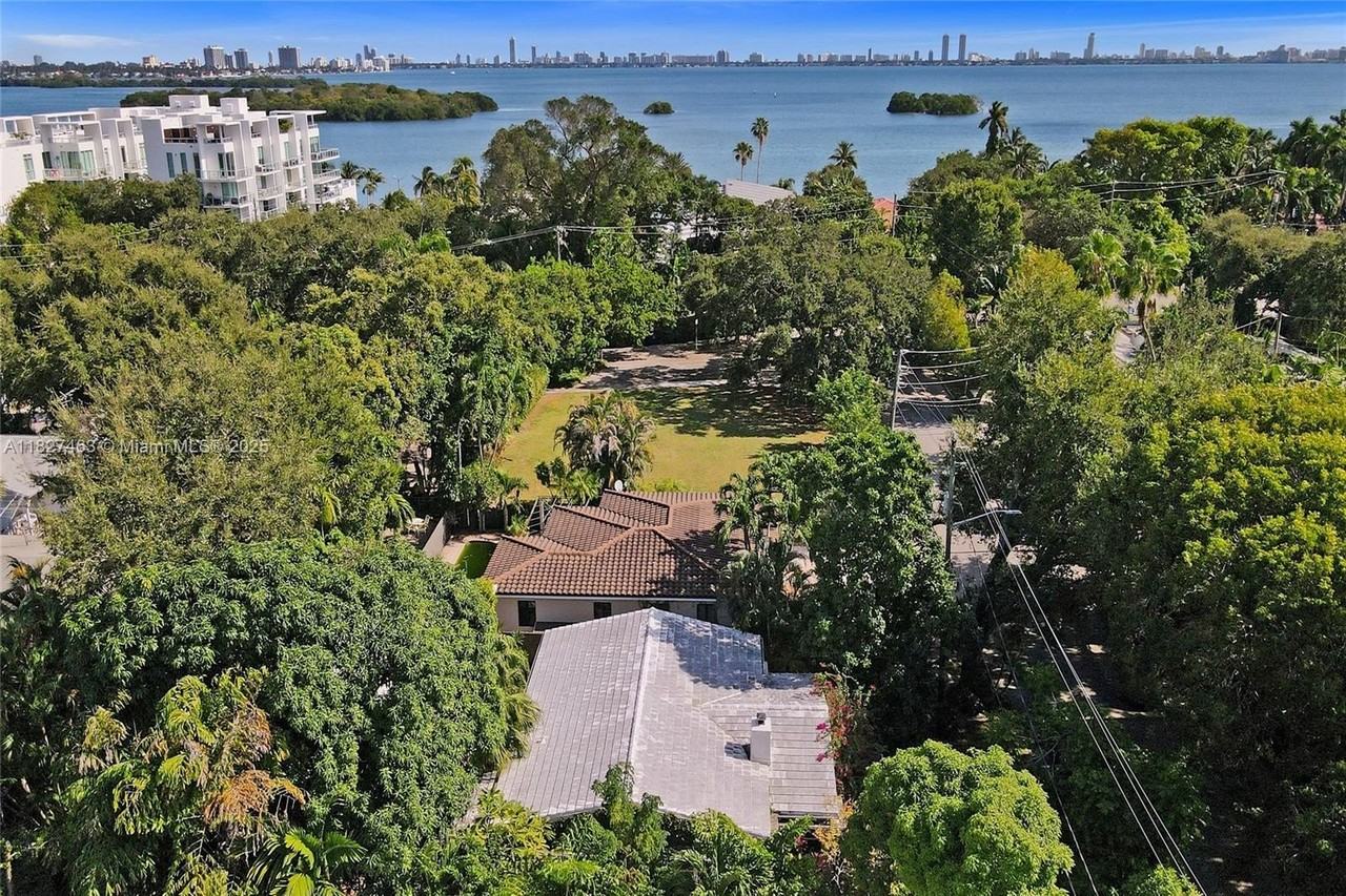 669 Northeast 60th Street - Photo 5 of 50