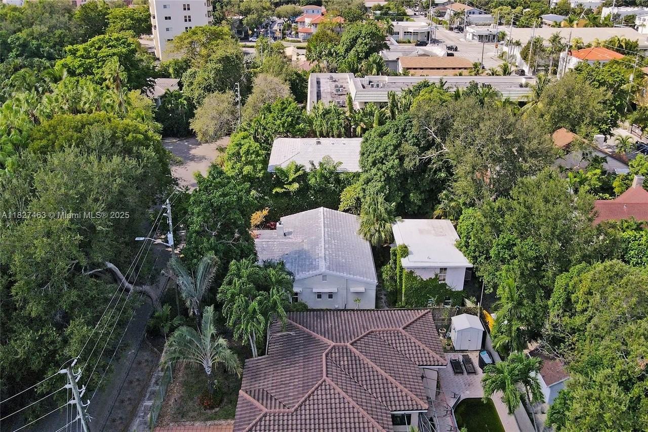 669 Northeast 60th Street - Photo 6 of 50