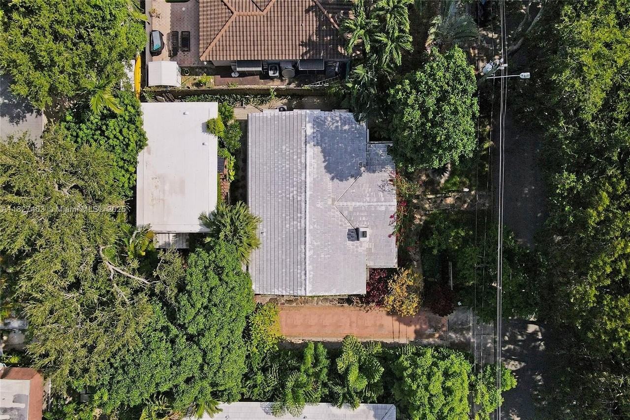 669 Northeast 60th Street - Photo 7 of 50