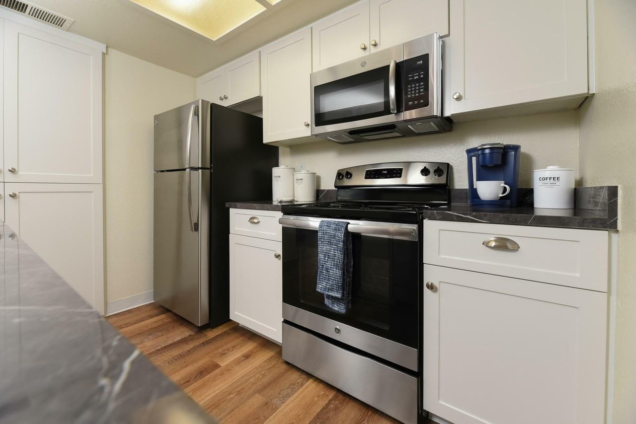 Diamond Hillside - Photo 4 of 29