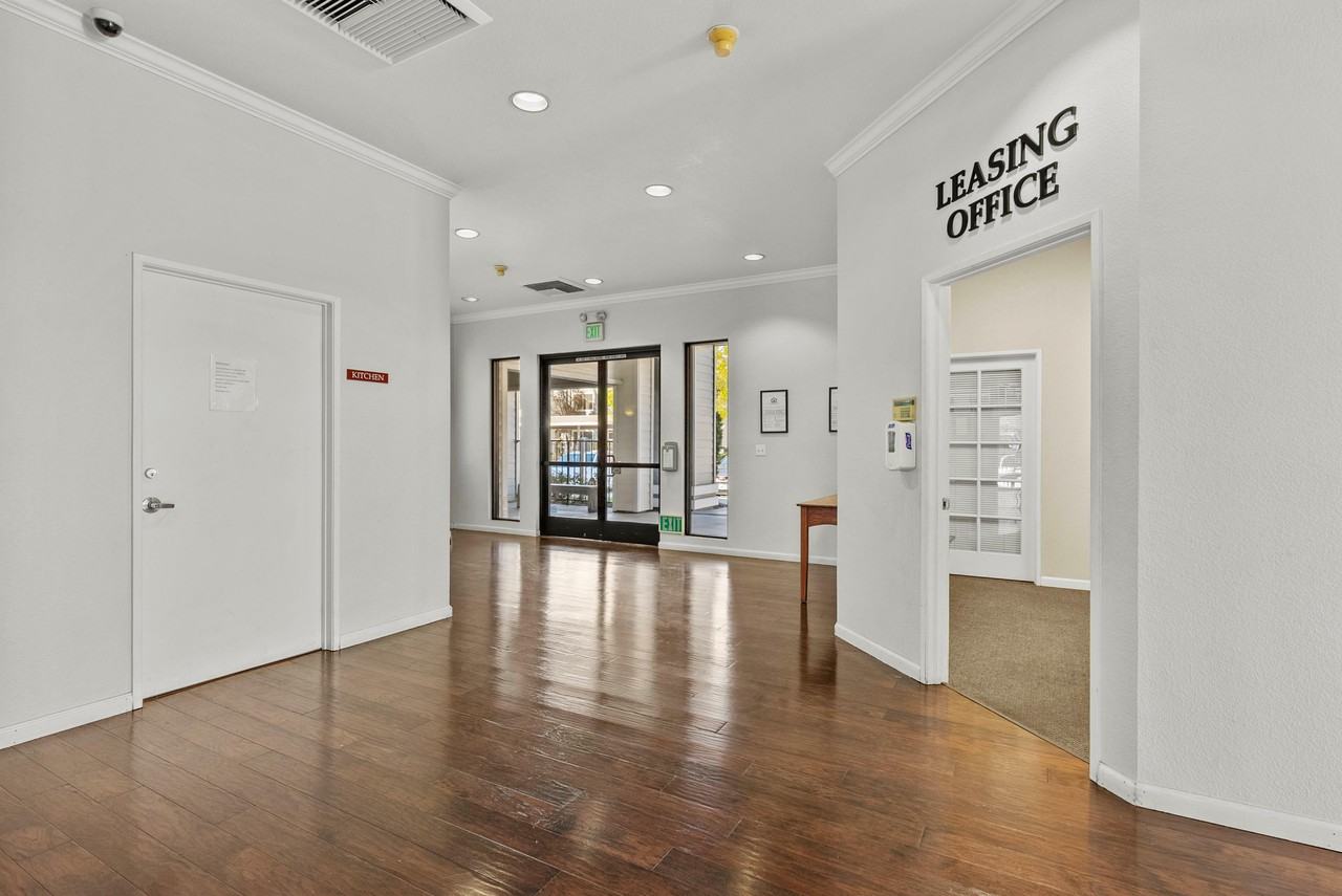 Parkside Glen - Photo 7 of 16