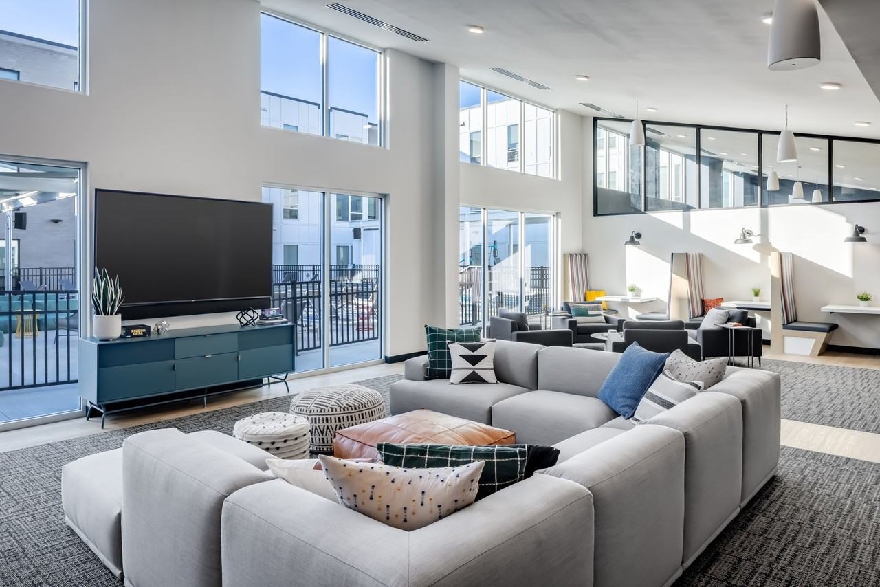 Proxi Lawrence - Photo 7 of 28