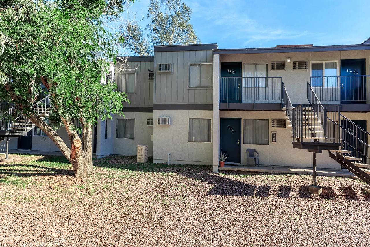 Los Vecinos - Photo 3 of 14