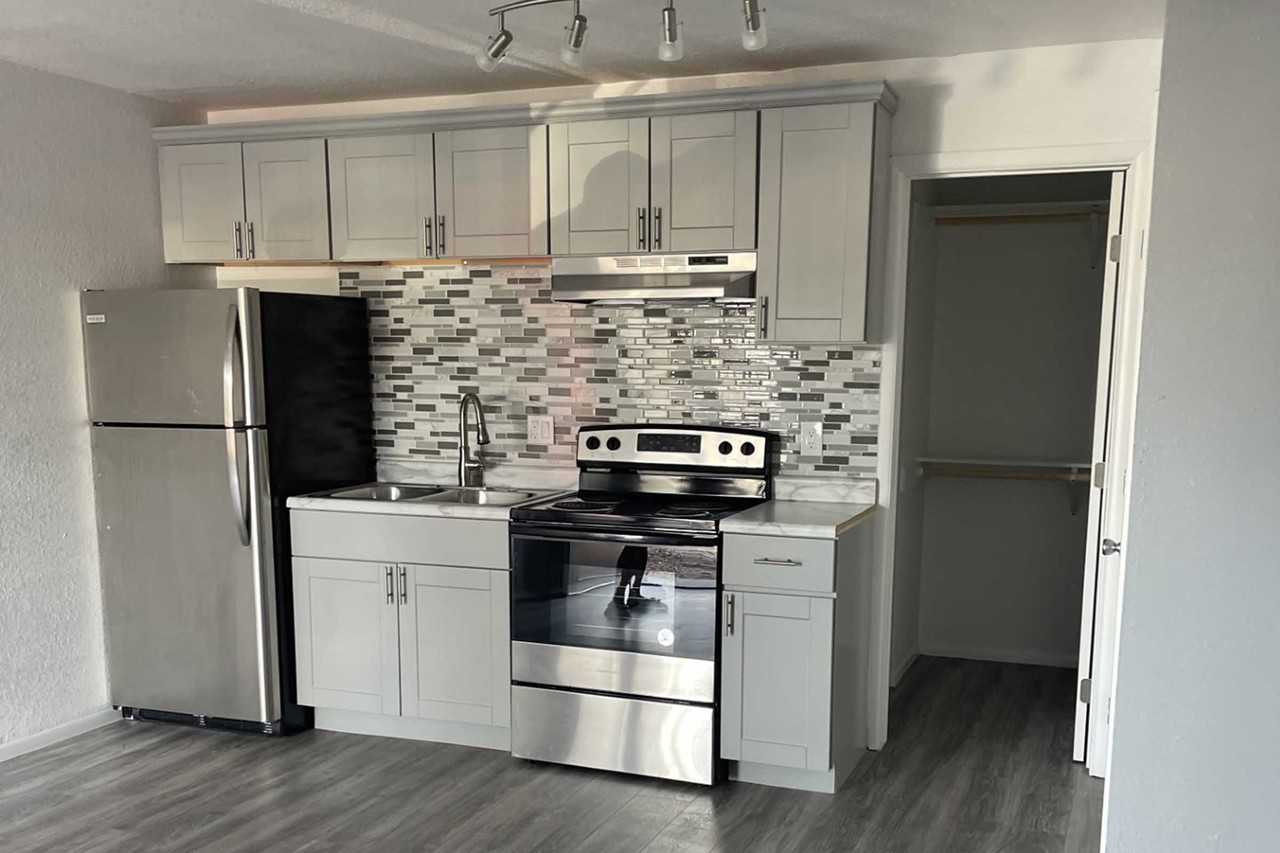 Los Vecinos - Photo 4 of 14