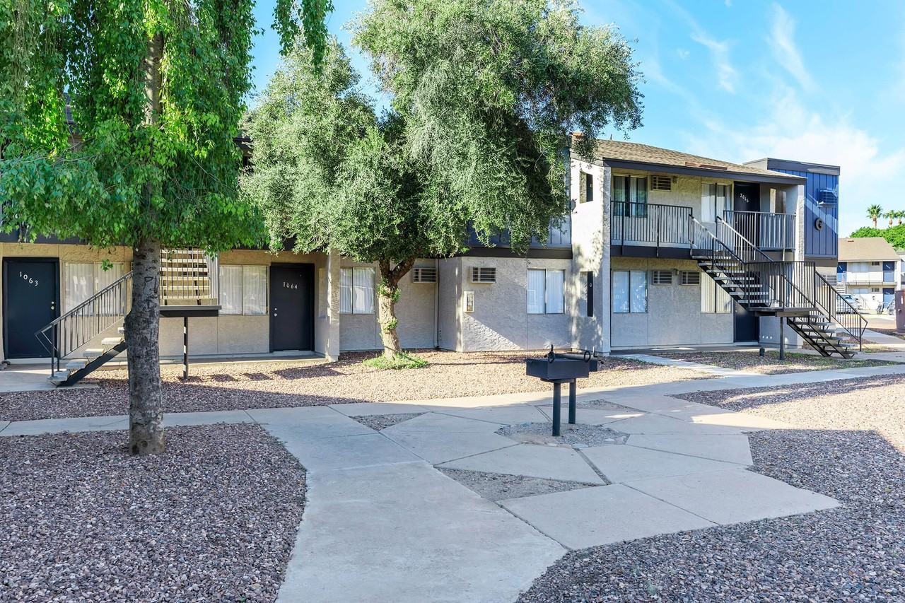 Los Vecinos - Photo 6 of 14