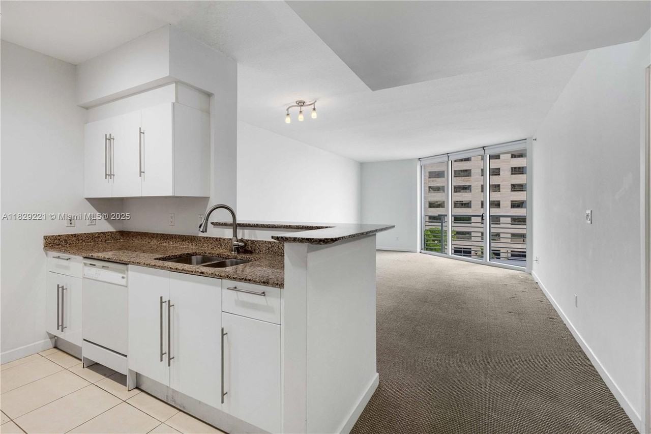 335 S Biscayne Blvd #1004 - Photo 2 of 32