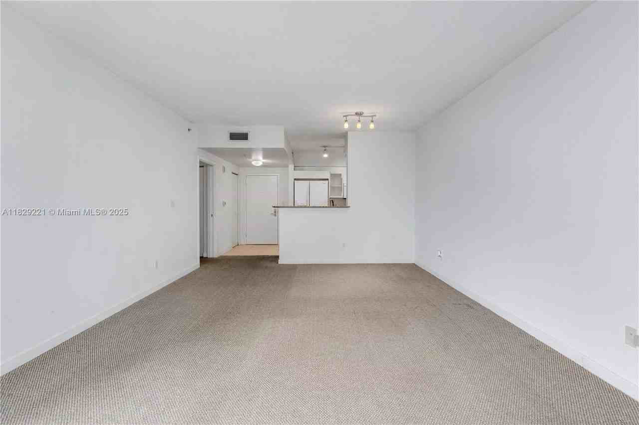 335 S Biscayne Blvd #1004 - Photo 6 of 32