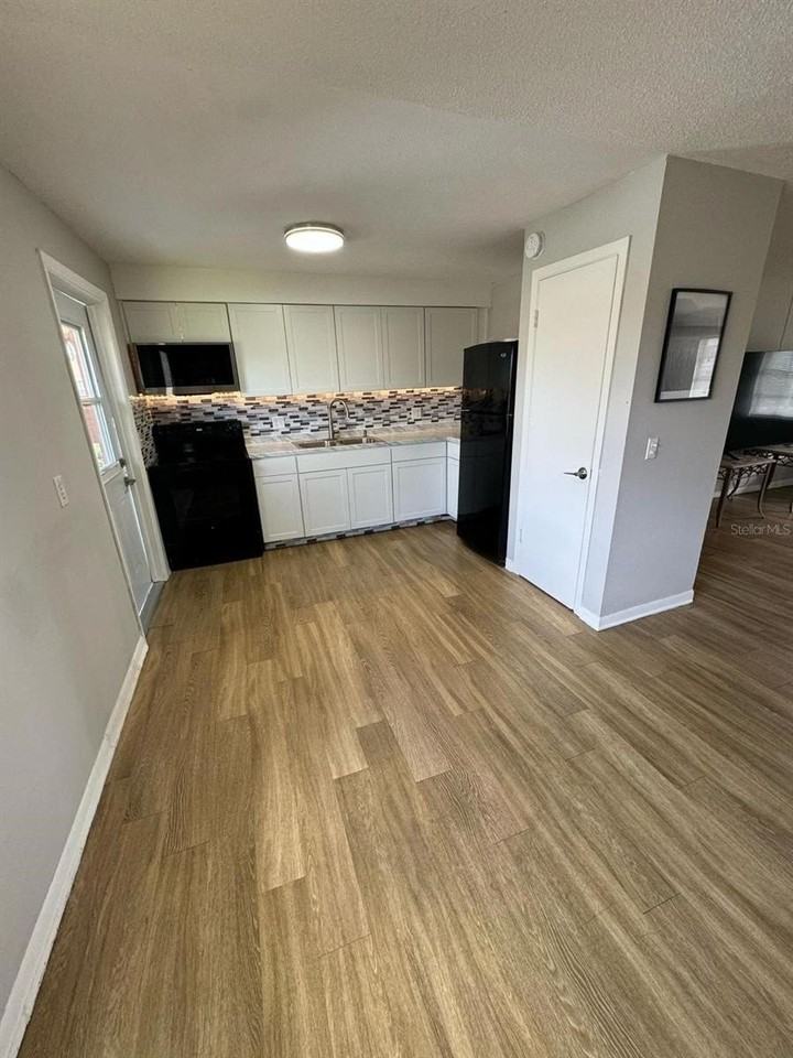 1649 W Oak Ridge Rd #1649C - Photo 2 of 8