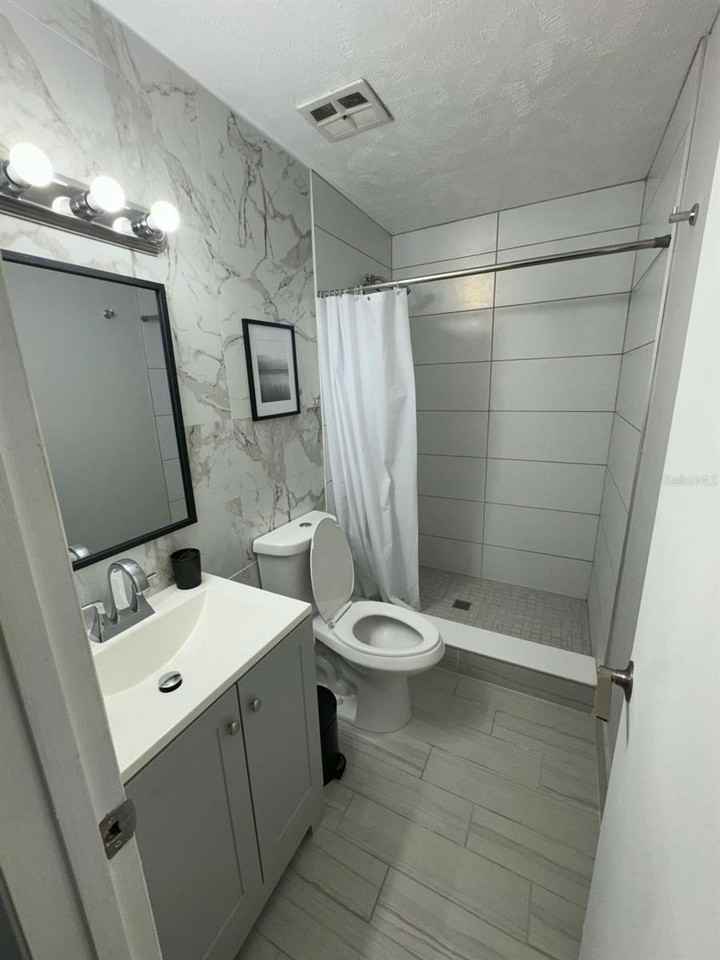 1649 W Oak Ridge Rd #1649C - Photo 4 of 8