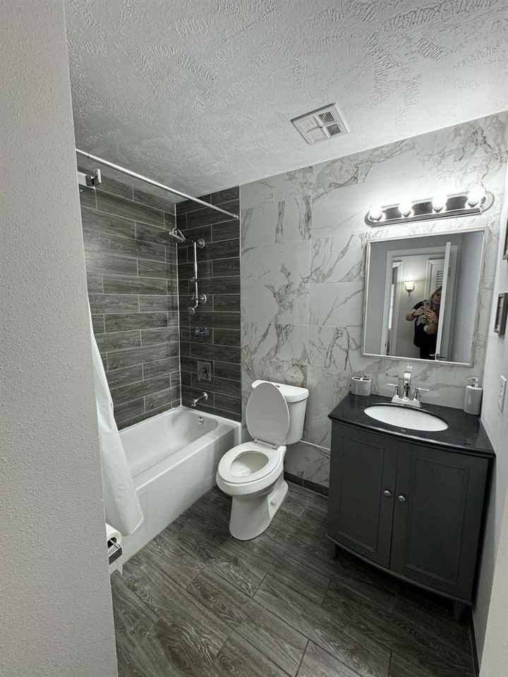 1649 W Oak Ridge Rd #1649C - Photo 5 of 8