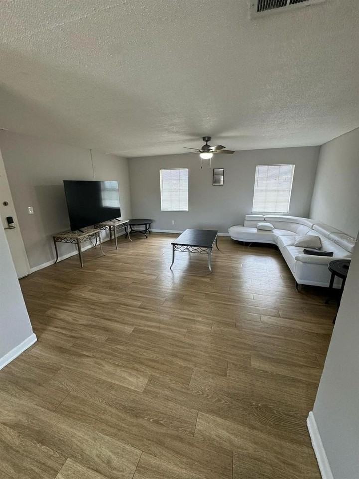 1649 W Oak Ridge Rd #1649C - Photo 6 of 8