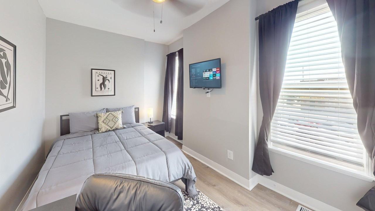 North Luzerne Avenue - Photo 4 of 5