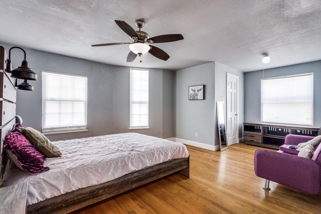 Avenue D - Photo 4 of 4