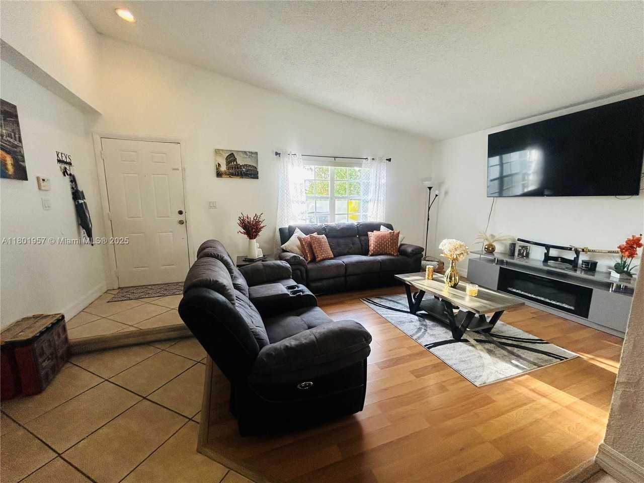 3452 Sw 113th Ct - Photo 2 of 8